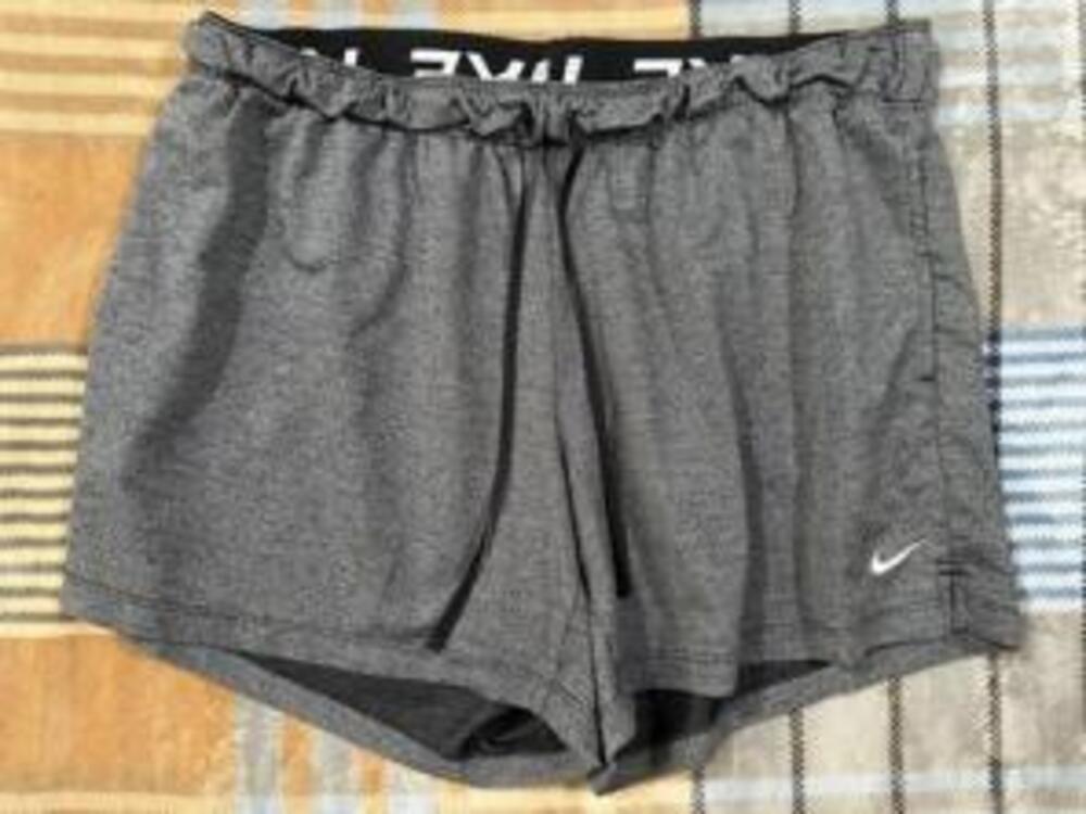 Nike Attack Shorts Womens Large Gray Drawstring Athleisure CJ2299-013 Gym 4.5”